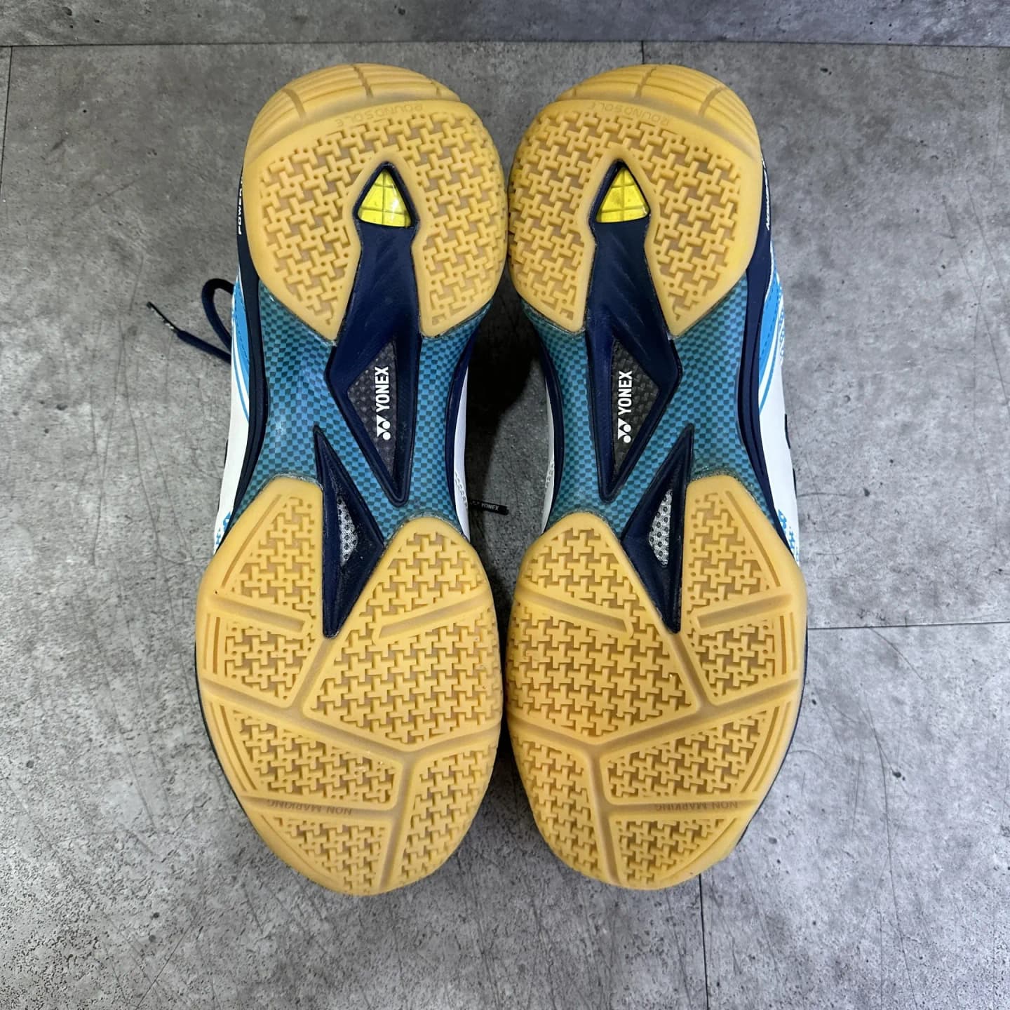 yonex-shb-65-sole after