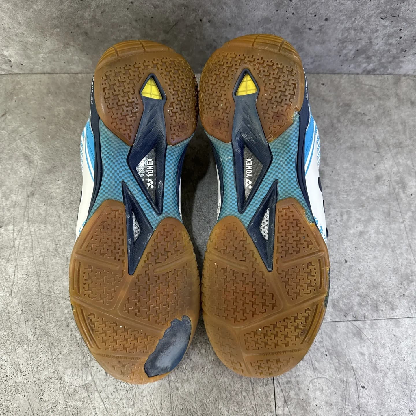 yonex-shb-65-sole before