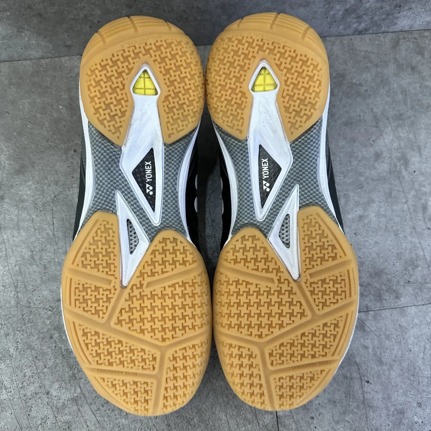 yonex-shb-65-sole after