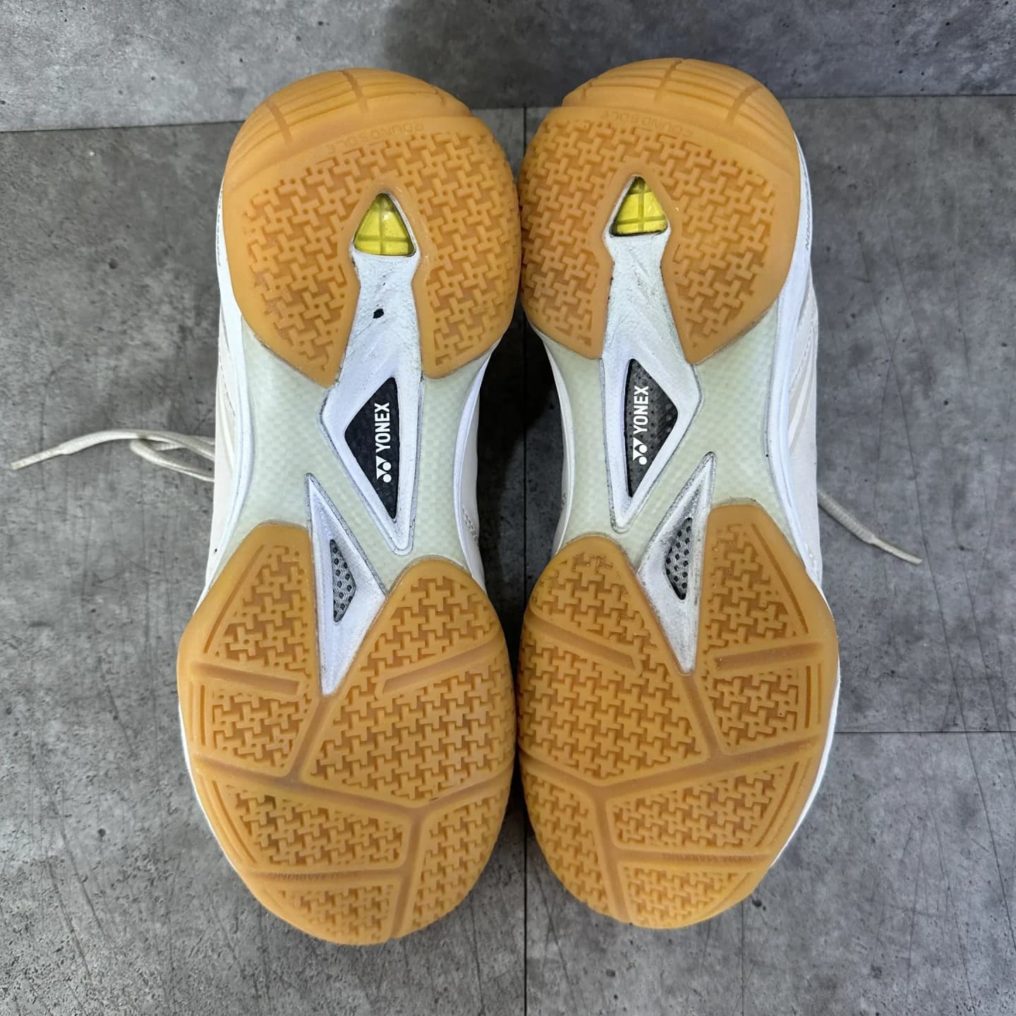 yonex-shb-65-sole after