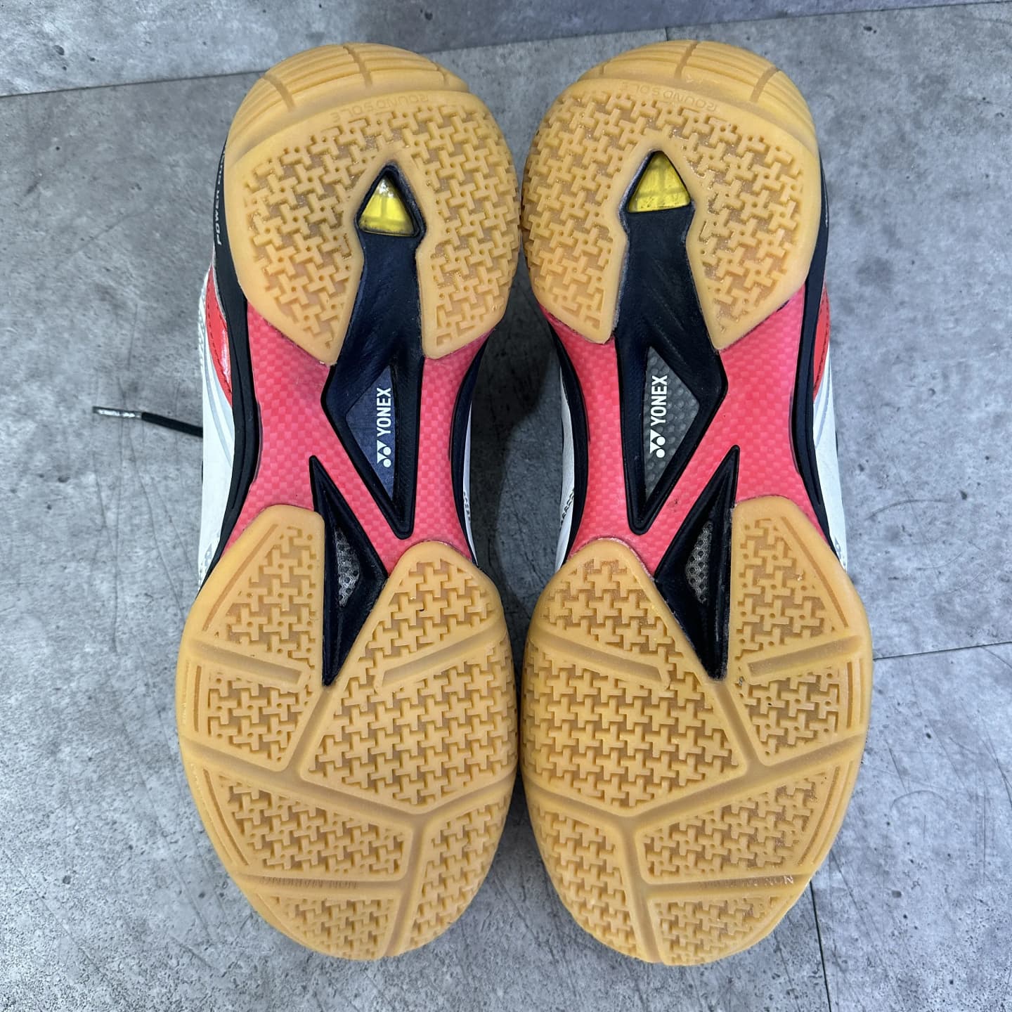 yonex-shb-65-sole after