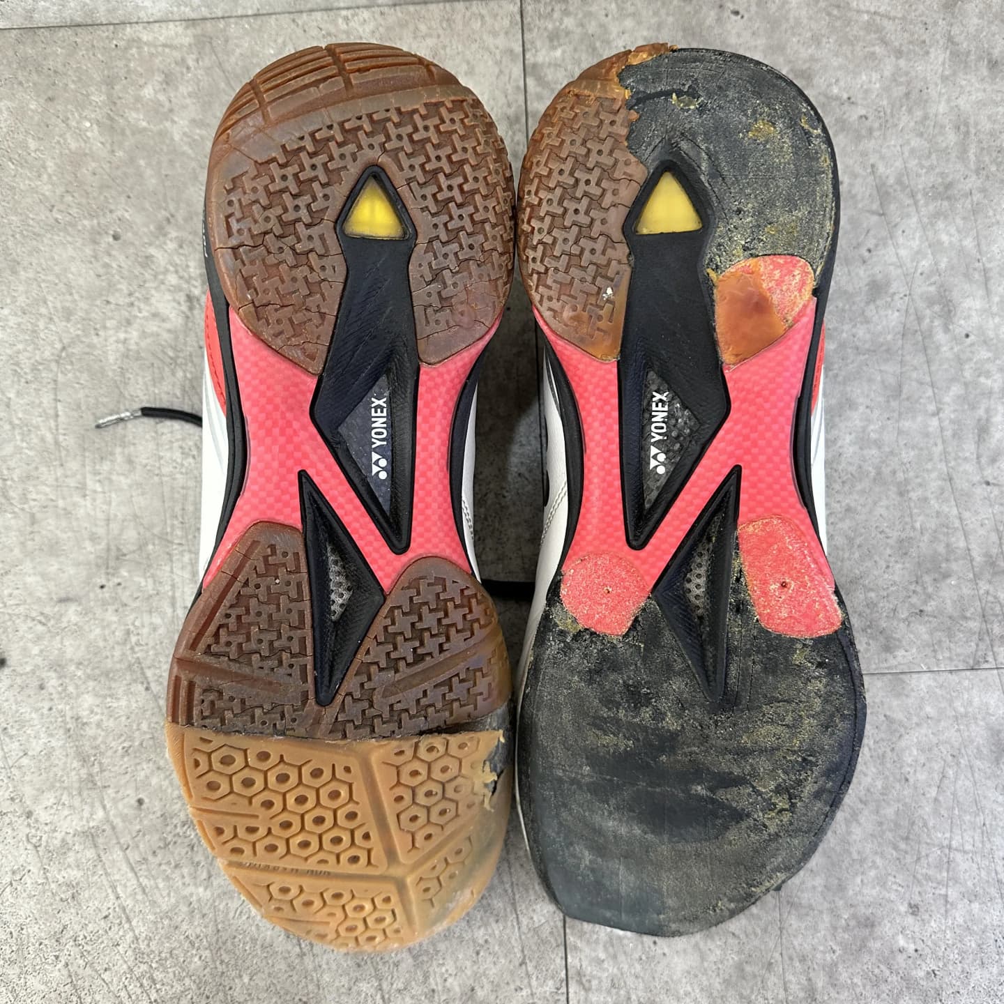 yonex-shb-65-sole before