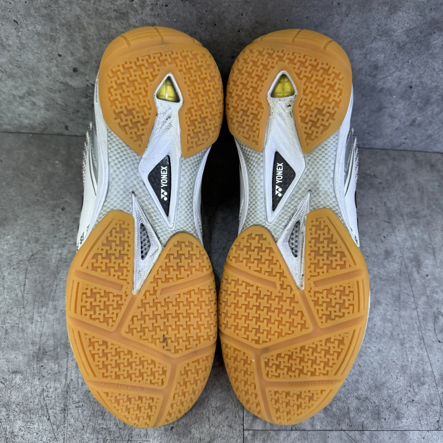 yonex-shb-65-sole after