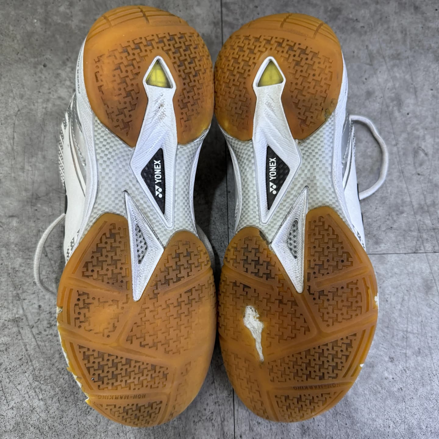 yonex-shb-65-sole before